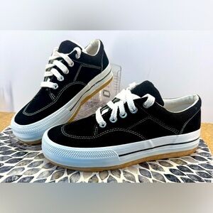 Coasters Classic Black and White Sneakers with Gum Sole men’s 8.5, women’s 9.5